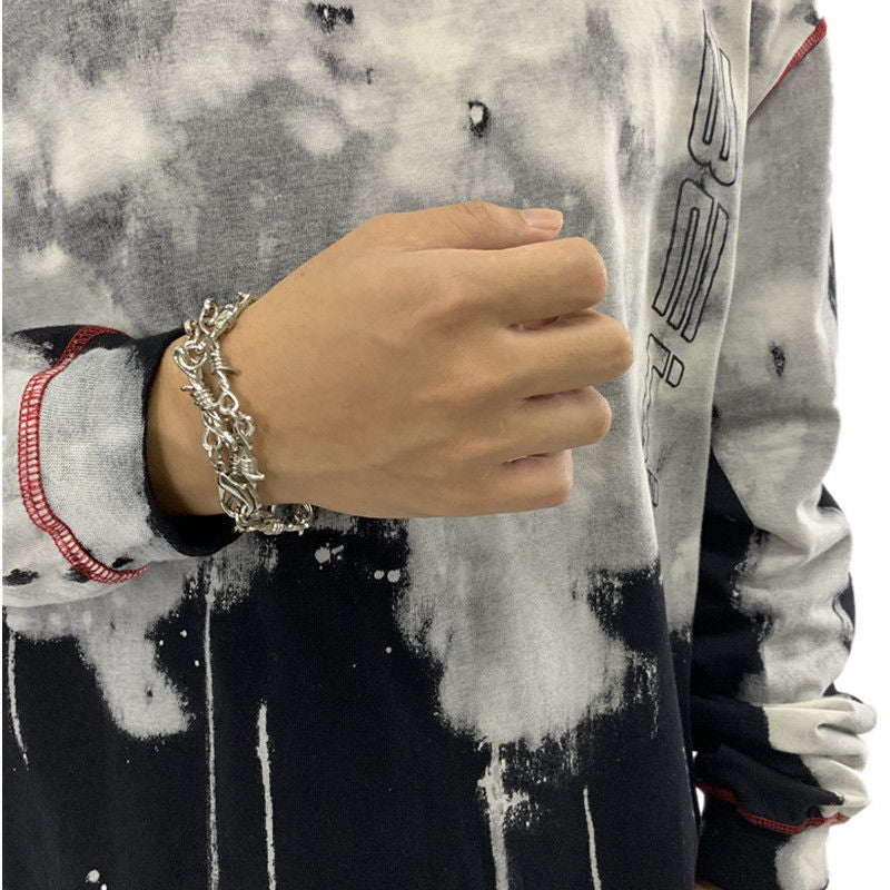 Punk-style thorn necklace