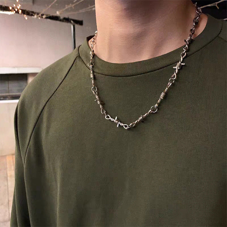 Punk-style thorn necklace