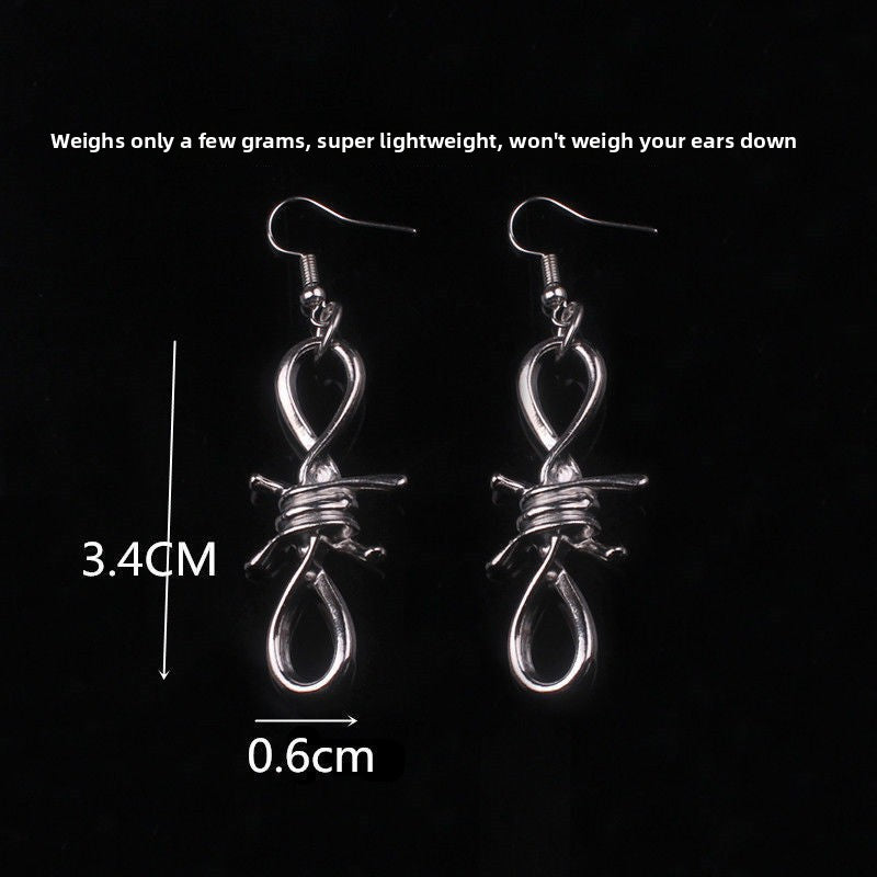 Punk-style thorn necklace